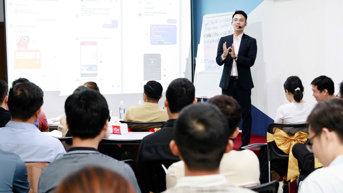 Vì sao một người thắp lửa lại chọn AI Agent: 150 học viên trong 2 tháng, bài học "ôm hết việc" và con đường đến 10.000 người thắp tiếp