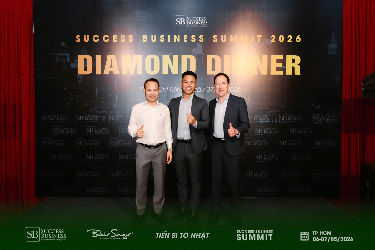 Lê Văn Cương cùng diễn giả quốc tế tại Success Business Summit